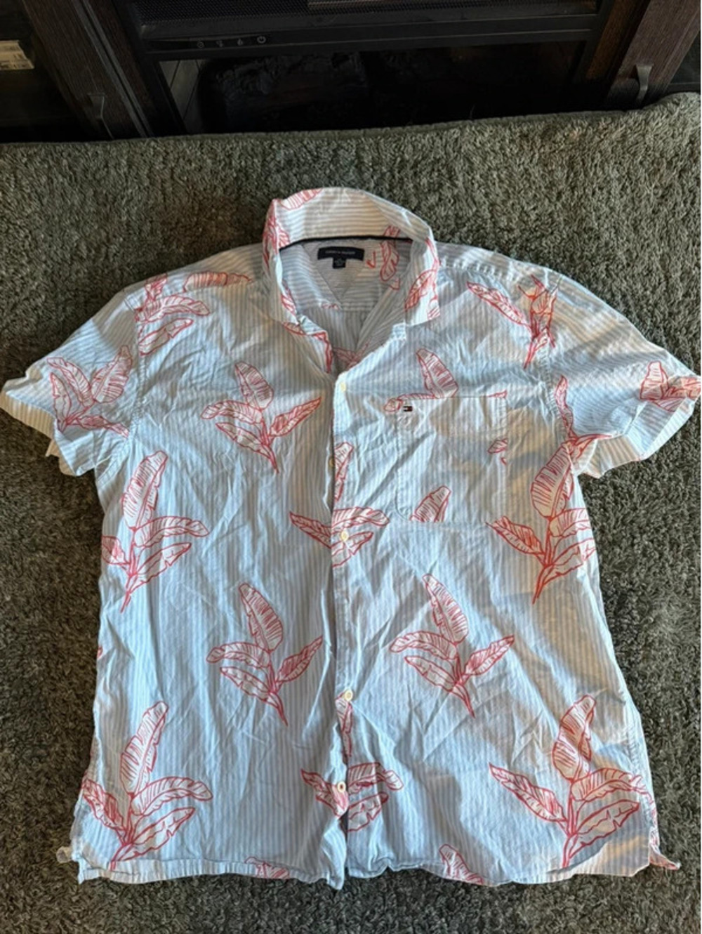 Tommy Hilfiger Men's XXL Short Sleeve Button-Up Shirt with Leaf Print